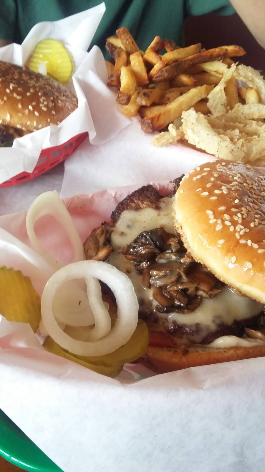 Babes Old Fashioned Food | restaurant | 9207 Huebner Rd, San Antonio, TX 78240, USA | 2105612222 OR +1 210-561-2222