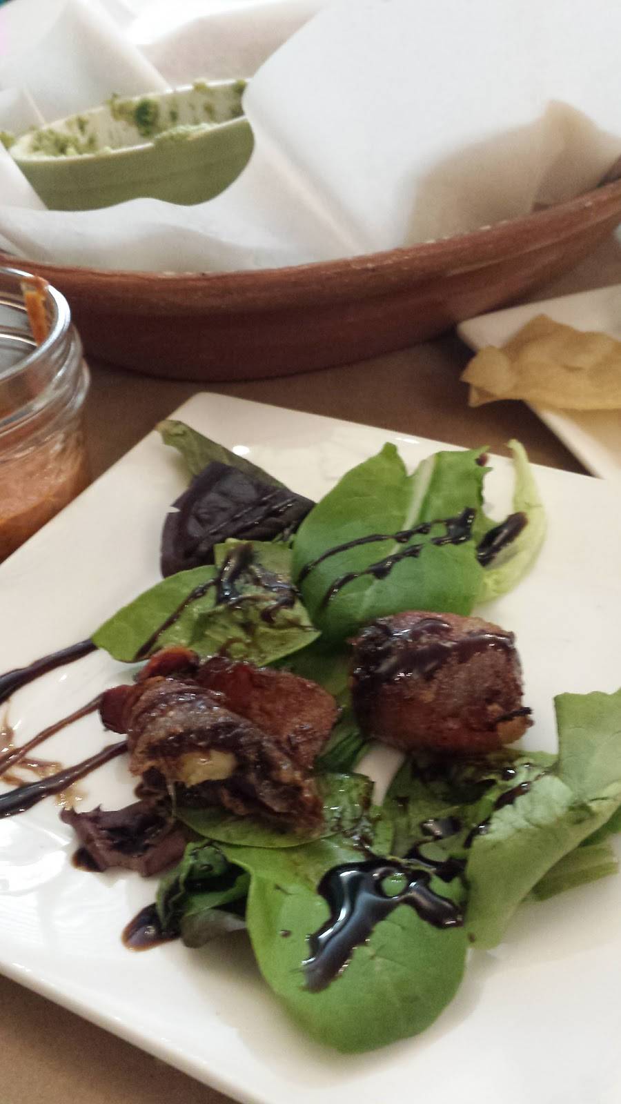 Left of Center Visalia | restaurant | 699 W Center Ave, Visalia, CA 93291, USA | 5597332582 OR +1 559-733-2582