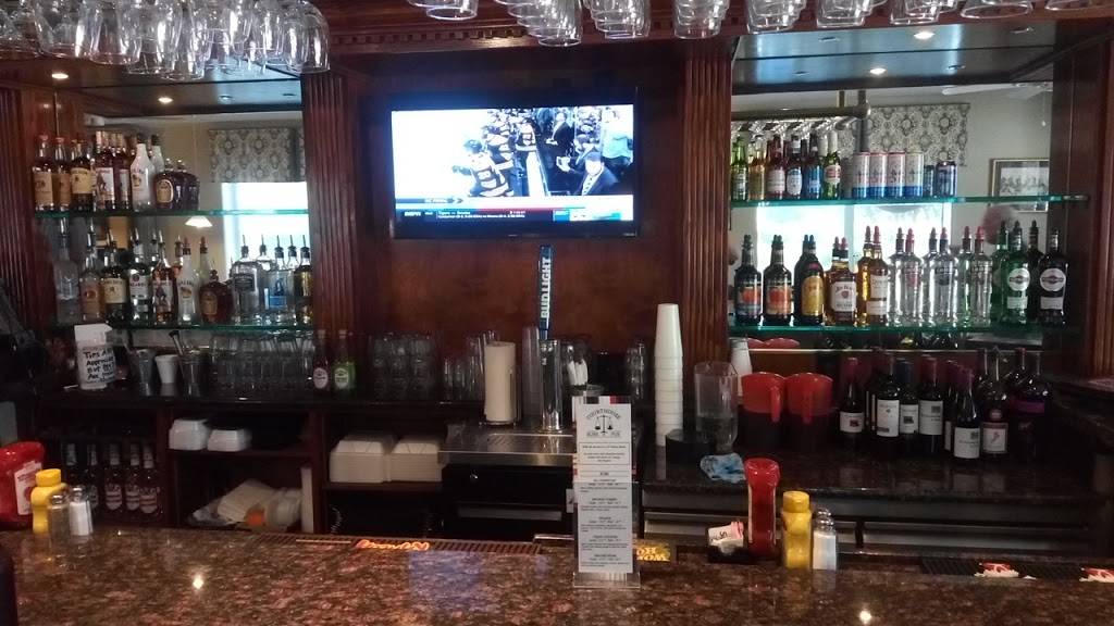 Courthouse Subs & Pub | restaurant | 505 W Main St, Tavares, FL 32778, USA | 3522534663 OR +1 352-253-4663