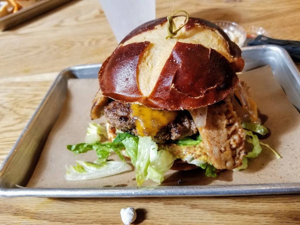 Big Buns Damn Good Burger Co | restaurant | 4251 Campbell Ave, Arlington, VA 22206, USA | 7039332867 OR +1 703-933-2867