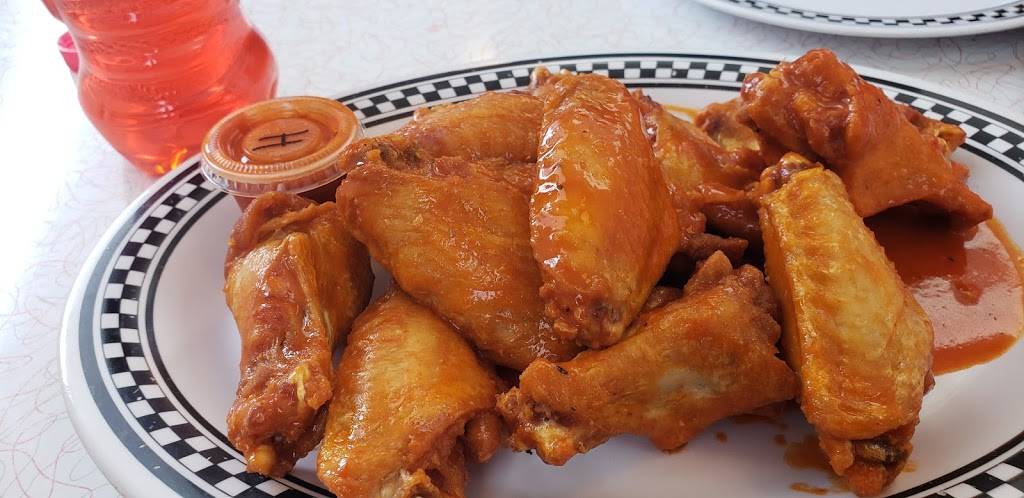 Foxs Pizza Den | restaurant | 128 W Allegheny St, Martinsburg, PA 16662, USA | 8147933366 OR +1 814-793-3366