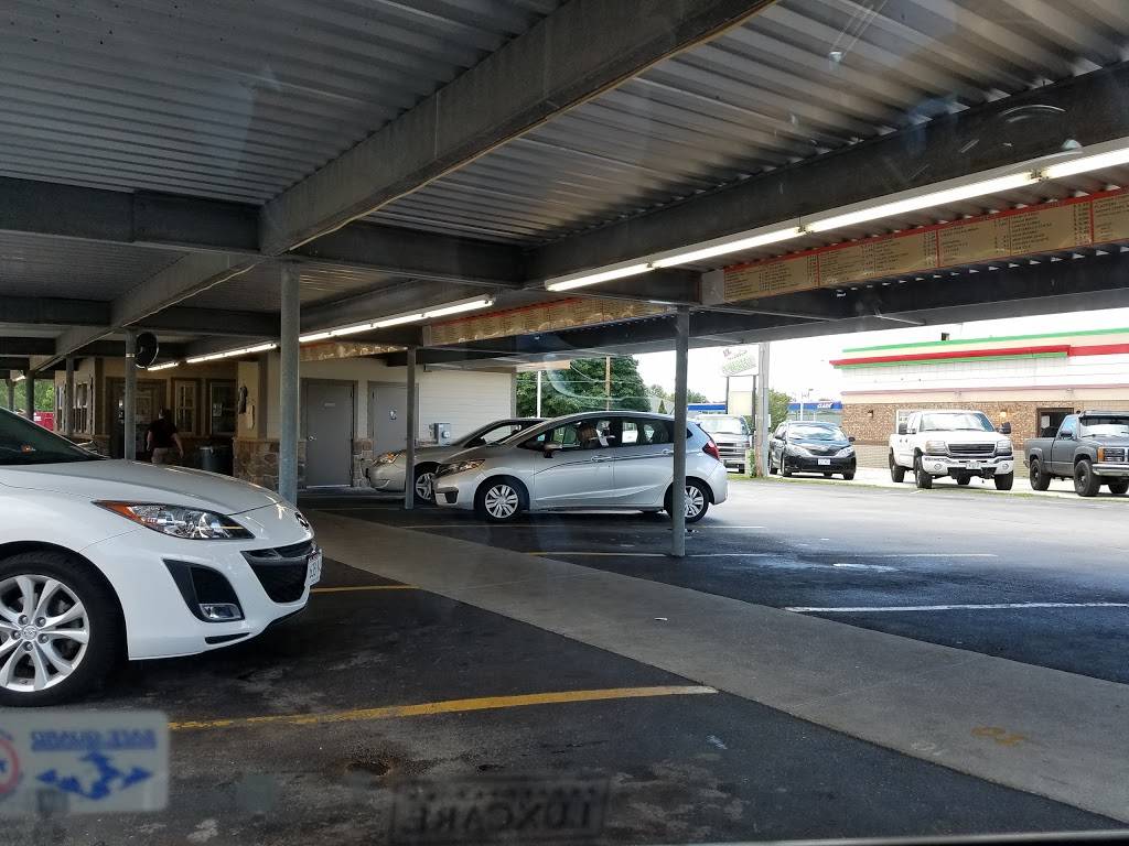 Chesters Drive-In | restaurant | 1504 Eastern Ave, Plymouth, WI 53073, USA | 9208927722 OR +1 920-892-7722