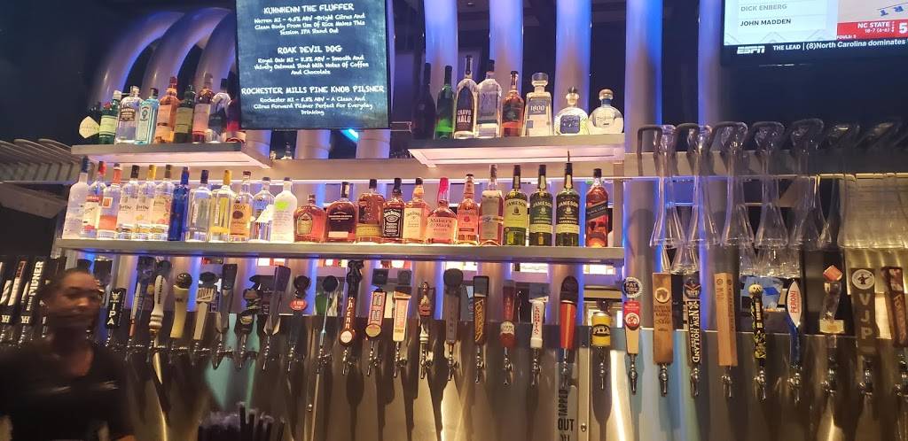 Yard House | restaurant | 950 W Big Beaver Rd, Troy, MI 48084, USA | 2482730126 OR +1 248-273-0126