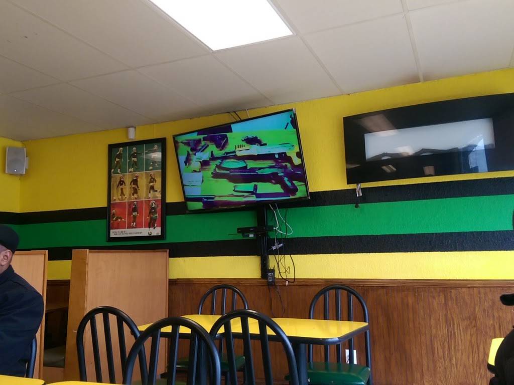 Uppa Yard | restaurant | 4925 W Fond Du Lac Ave, Milwaukee, WI 53216, USA | 4148717138 OR +1 414-871-7138