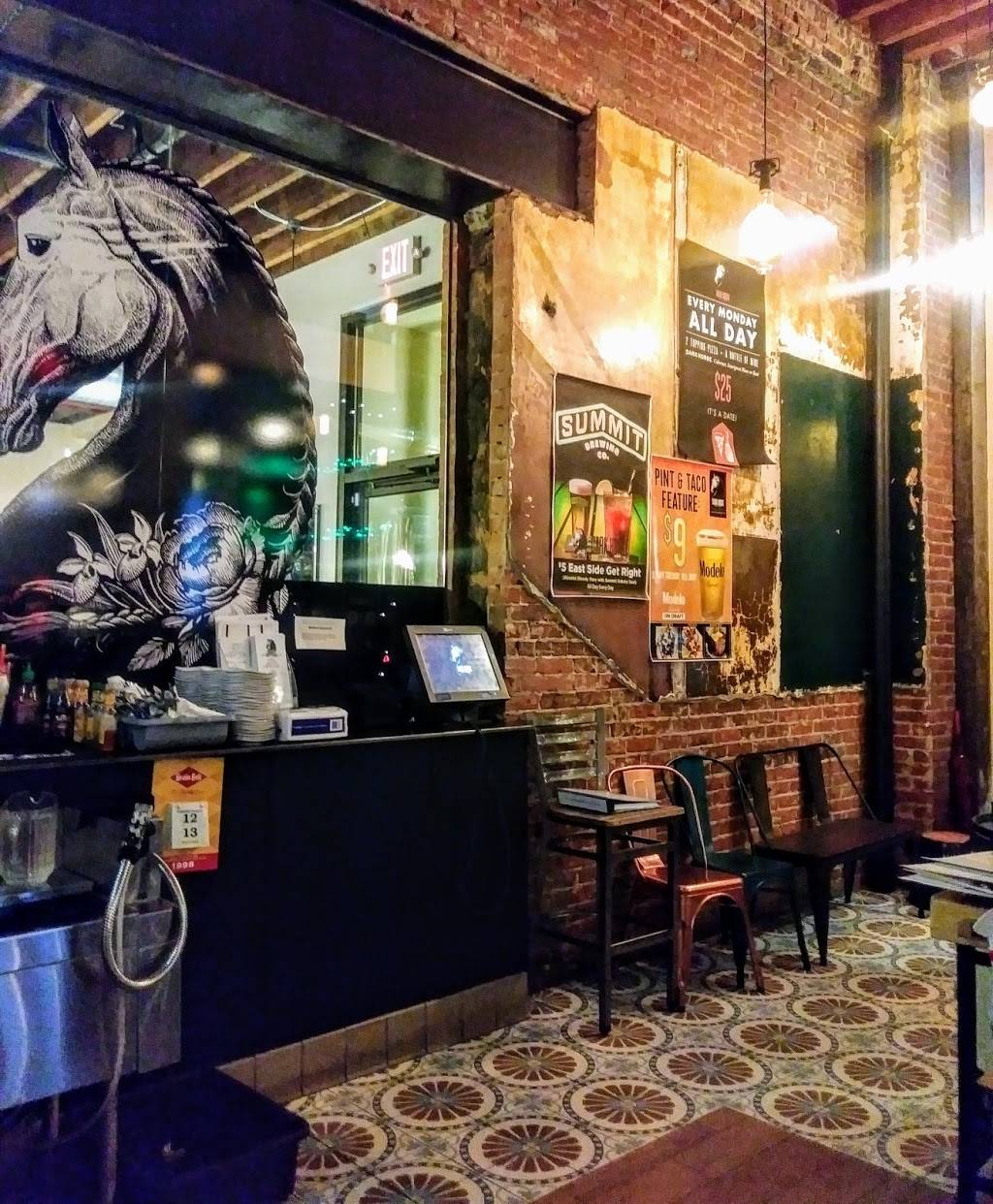 Dark Horse Bar & Eatery | restaurant | 250 E 7th St, St Paul, MN 55101, USA | 6513137960 OR +1 651-313-7960