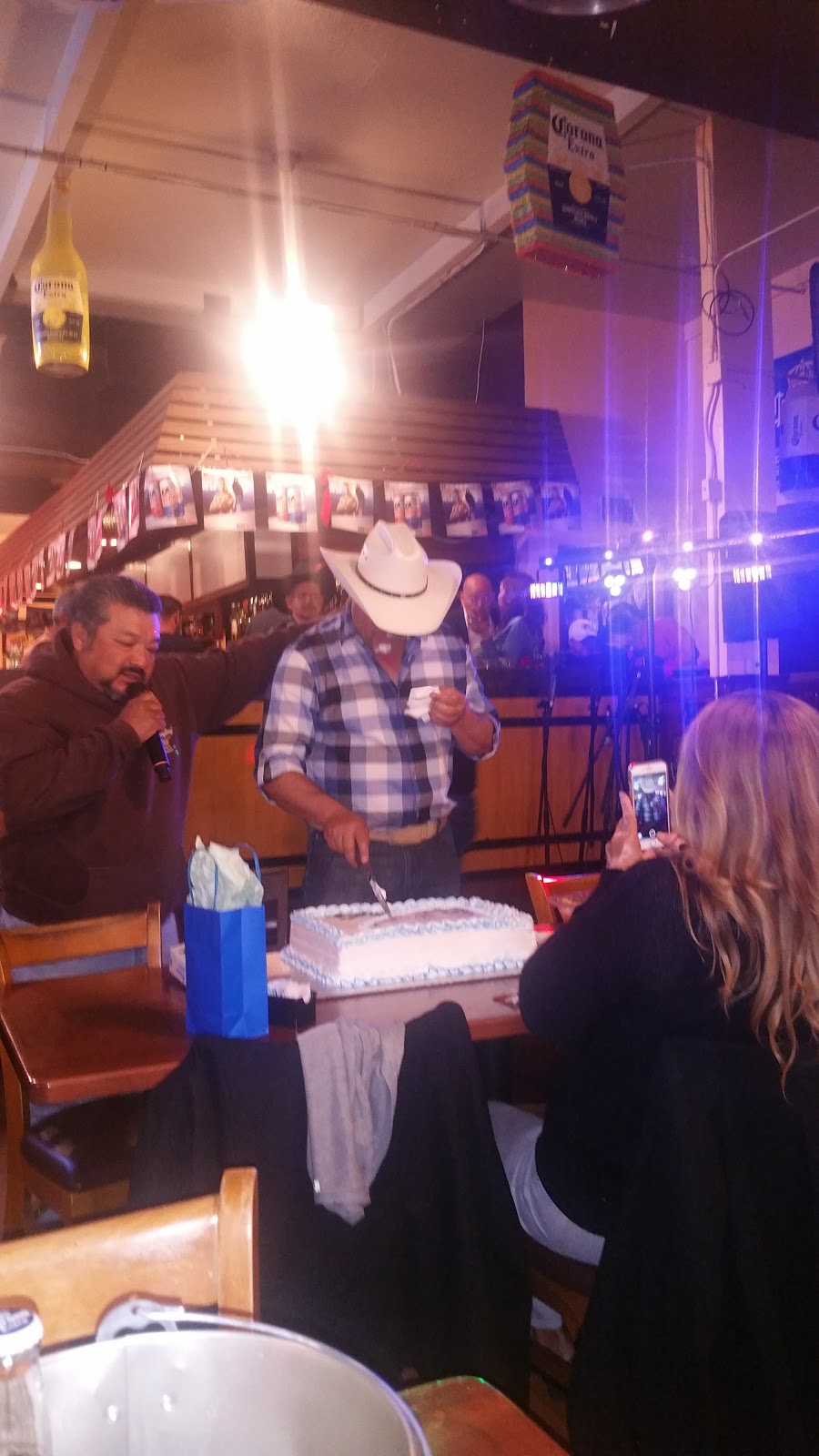 Las Sirenas Bar And Grill | restaurant | 2091 N Oxnard Blvd, Oxnard, CA 93036, USA | 8052781778 OR +1 805-278-1778