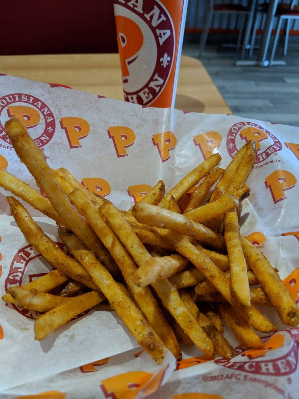Popeyes | meal takeaway | 1448 Lawrence Ave E, Scarborough, ON M1R 4B7, Canada | 6473486644 OR +1 647-348-6644