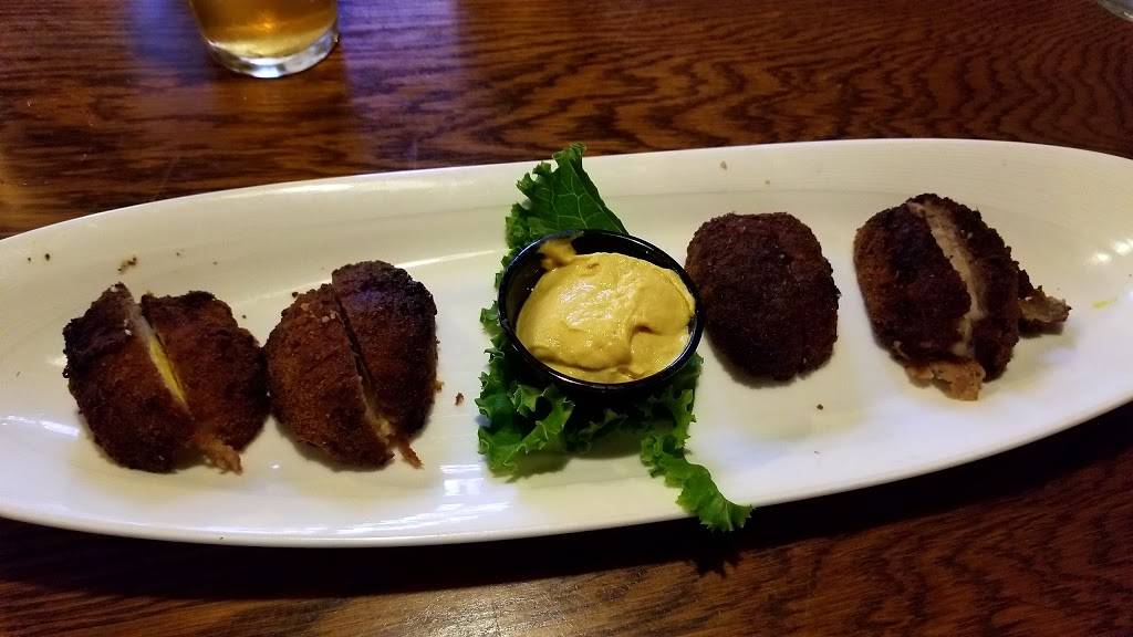 Mountain Town Station Restaurant & Brew Pub | restaurant | 506 W Broadway St, Mt Pleasant, MI 48858, USA | 9897752337 OR +1 989-775-2337