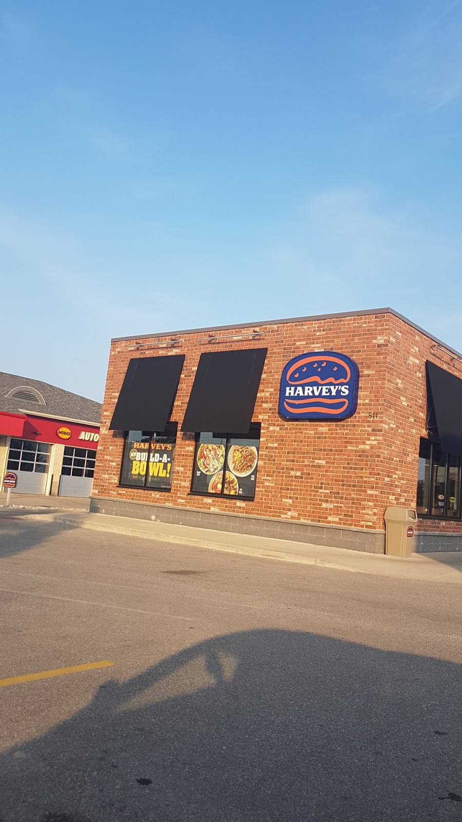 Harveys | restaurant | 811 Erie St, Stratford, ON N4Z 1A1, Canada | 5192722917 OR +1 519-272-2917