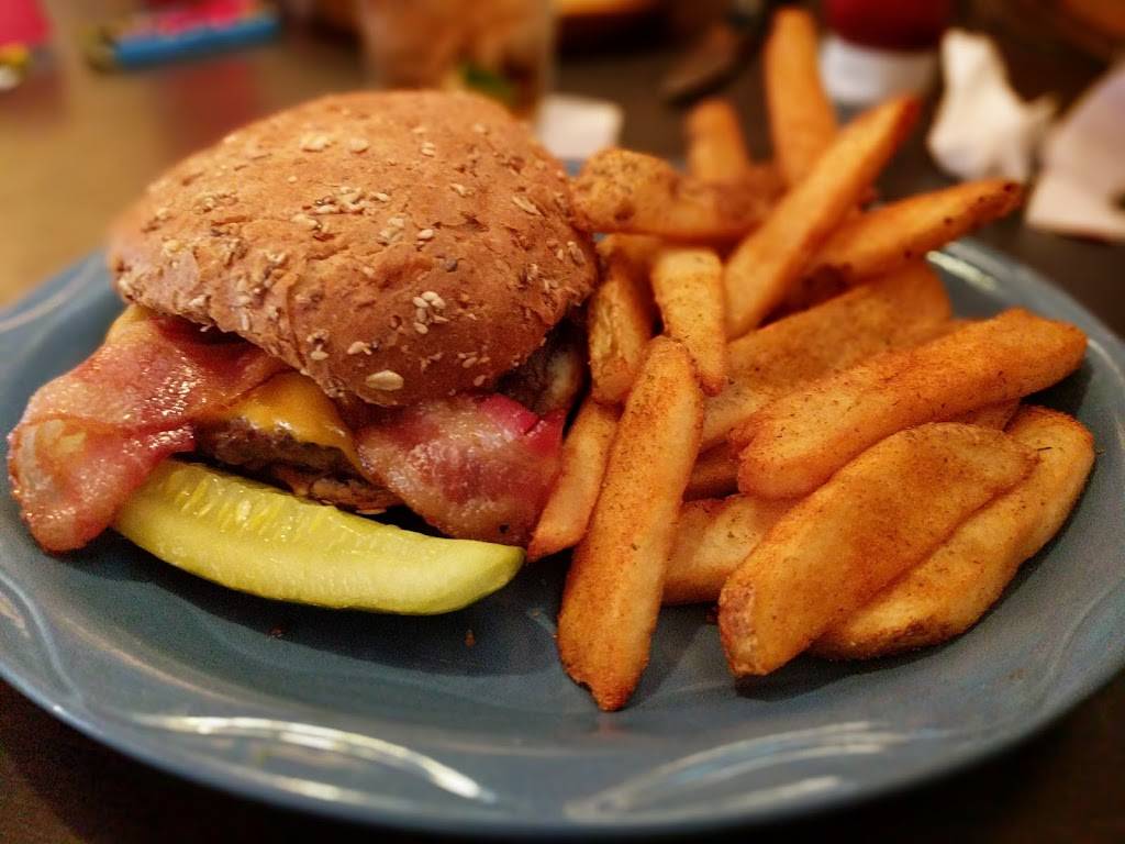 Crazy Horse Steak House-Saloon | restaurant | 2027 N Park Dr, Holland, MI 49424, USA | 6163958393 OR +1 616-395-8393