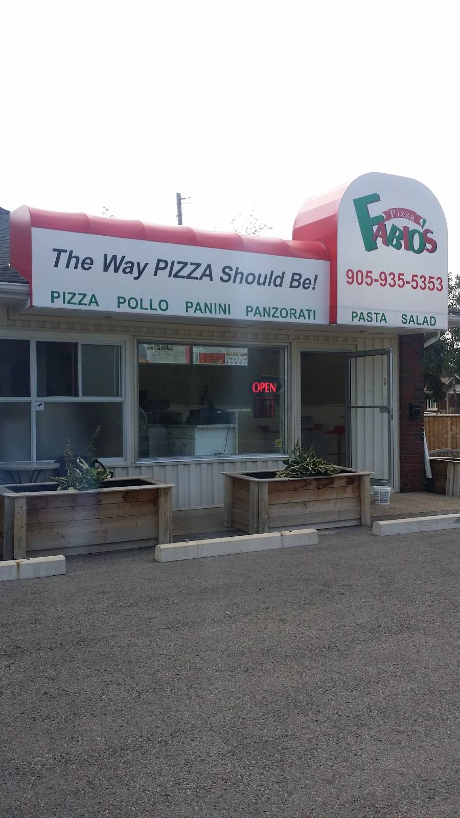 Fabios Pizza | restaurant | 530 Scott St, St. Catharines, ON L2M 3X5, Canada | 9059355353 OR +1 905-935-5353