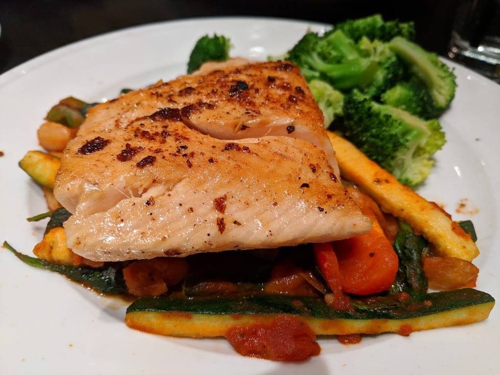 Charlie Browns Fresh Grill | restaurant | 1001 Goethals Rd N, Staten Island, NY 10303, USA | 7184940197 OR +1 718-494-0197