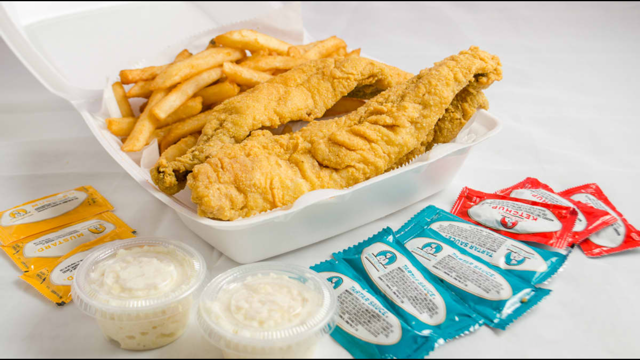 Golden’s Fish & Chicken LLC | restaurant | 5868 E 71st St Suite D, Indianapolis, IN 46220, USA | 3174368186 OR +1 317-436-8186