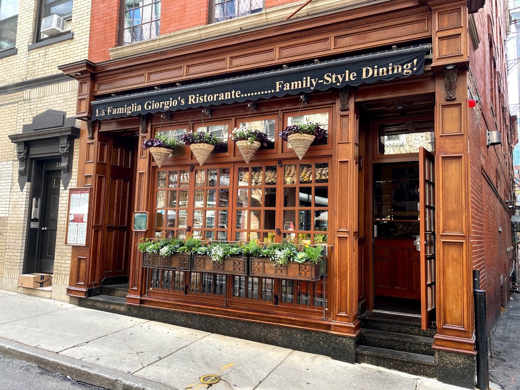 La Famiglia Giorgios Restaurant | restaurant | 112 Salem St, Boston, MA 02113, USA | 6173676711 OR +1 617-367-6711