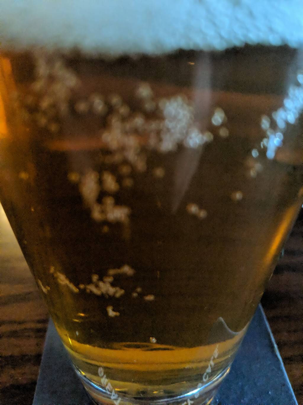 The Tracks Tavern & Grill | restaurant | 1020 E Locust St, Milwaukee, WI 53212, USA | 4145622020 OR +1 414-562-2020