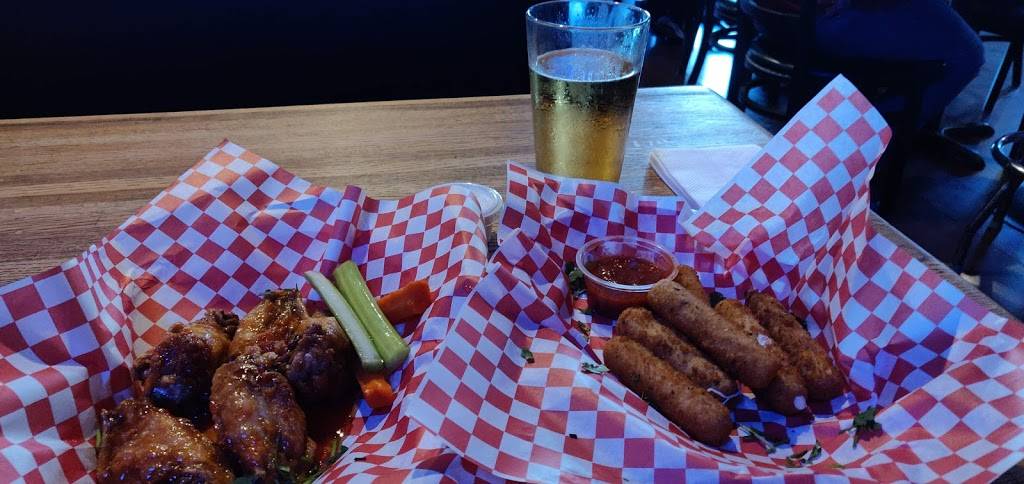 Marcis Sports Bar & Grill | restaurant | 28200 Bouquet Canyon Rd, Santa Clarita, CA 91350, USA | 6612968000 OR +1 661-296-8000