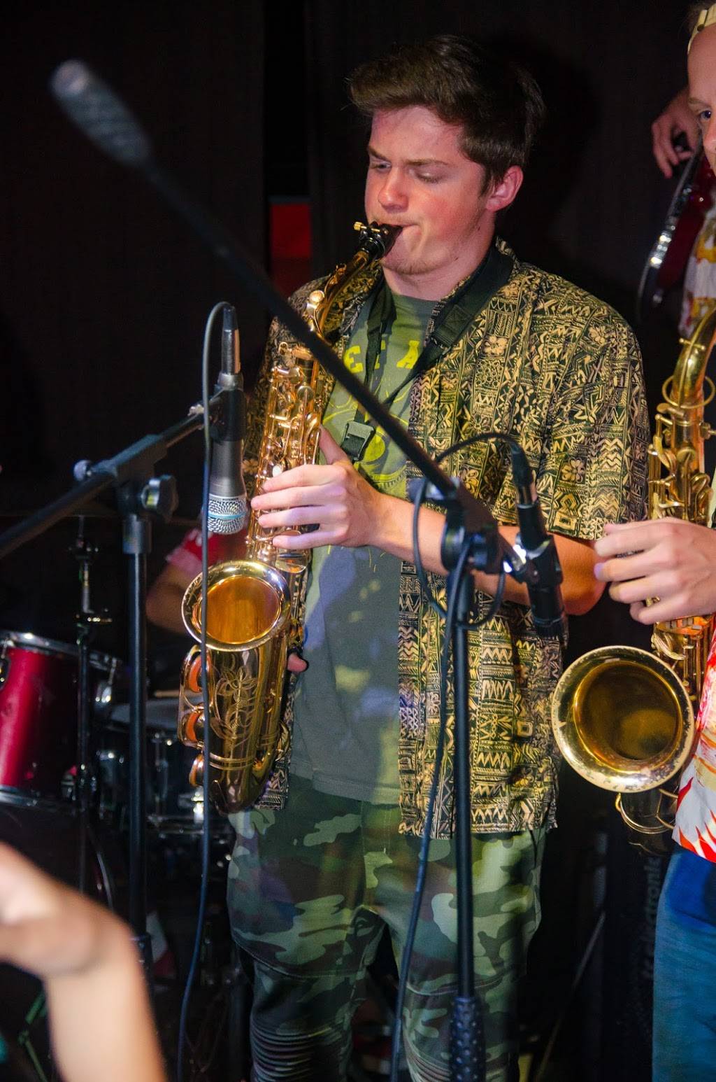 Surf Dogs Sports Grill | restaurant | 5932 Warner Ave, Huntington Beach, CA 92649, USA | 7148465700 OR +1 714-846-5700