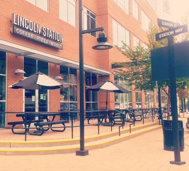 Lincoln Station Coffee/Pizza/Music | restaurant | 9360 Station St, Lone Tree, CO 80124, USA | 7204409386 OR +1 720-440-9386