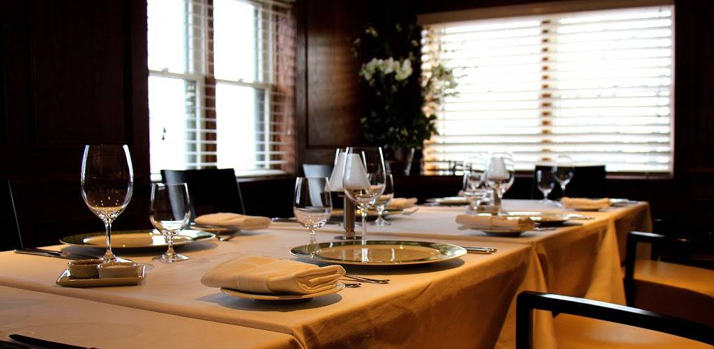 The Carriage House Restaurant | restaurant | 2101 Old Lakeshore Rd, Burlington, ON L7R 1A4, Canada | 9056347723 OR +1 905-634-7723