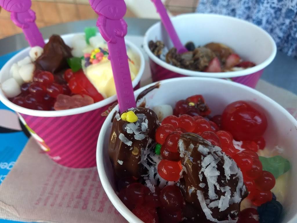 Menchies Frozen Yogurt | bakery | 732 Montana Ave, Santa Monica, CA 90403, USA | 3103934242 OR +1 310-393-4242