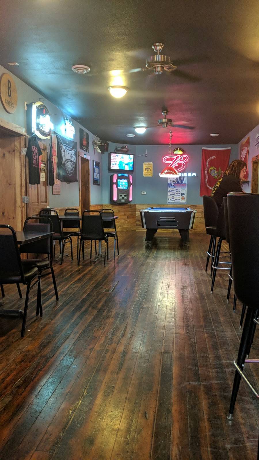 Whiskey Tavern | restaurant | 31 Main St, Newhall, IA 52315, USA | 3192235132 OR +1 319-223-5132