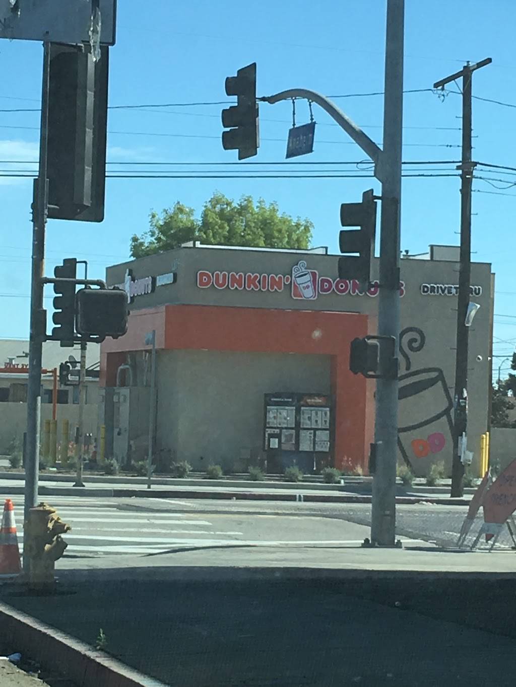 Dunkin | cafe | 1326 W Anaheim St, Wilmington, CA 90744, USA | 4242872119 OR +1 424-287-2119