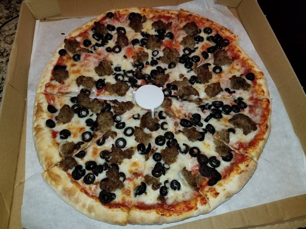 Fattes Pizza | restaurant | 2767 W Shaw Ave #117, Fresno, CA 93711, USA | 5593745555 OR +1 559-374-5555