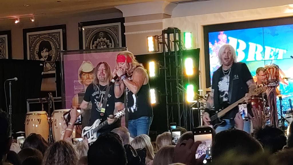 Velvet Bar | restaurant | 5800 Universal Blvd, Orlando, FL 32819, USA | 8888327155 OR +1 888-832-7155