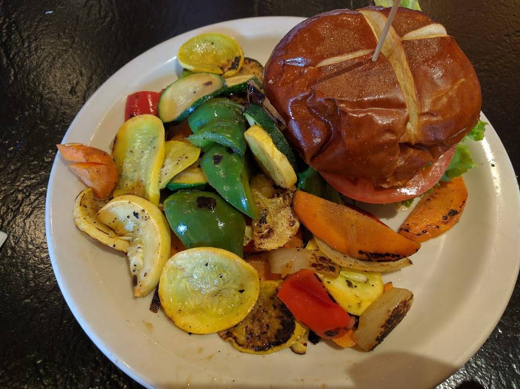 Grillers Restaurant | meal takeaway | 1642, 1240 119th St, Whiting, IN 46394, USA | 2196590999 OR +1 219-659-0999