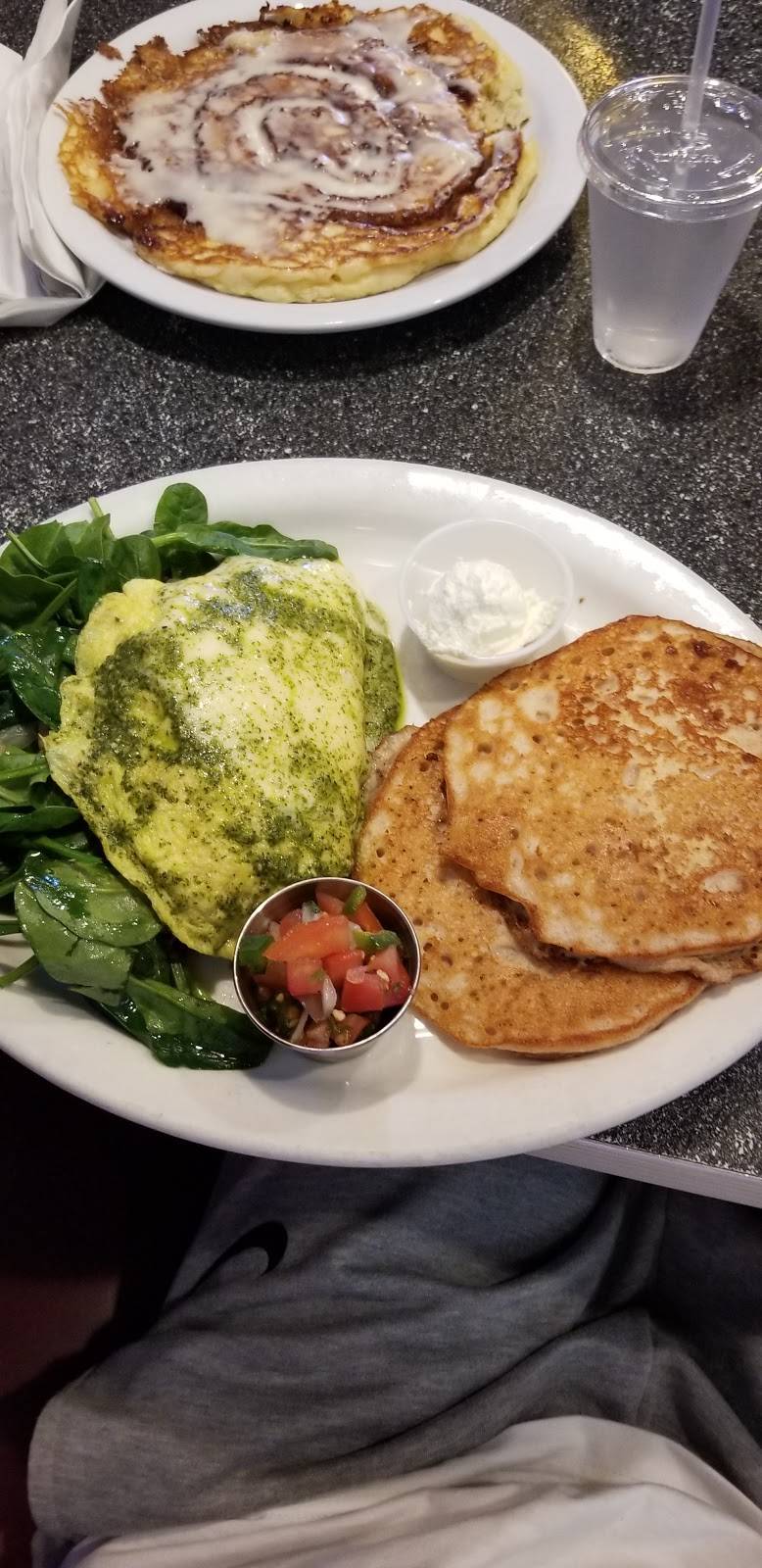 Arteaga Mexican Restaurant | restaurant | 545 Manning Ave, Parlier, CA 93648, USA | 5596464104 OR +1 559-646-4104