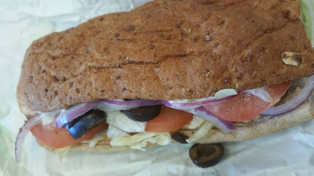 Subway | meal takeaway | 4500 S 70th St Suite 110, Lincoln, NE 68516, USA | 4024881012 OR +1 402-488-1012