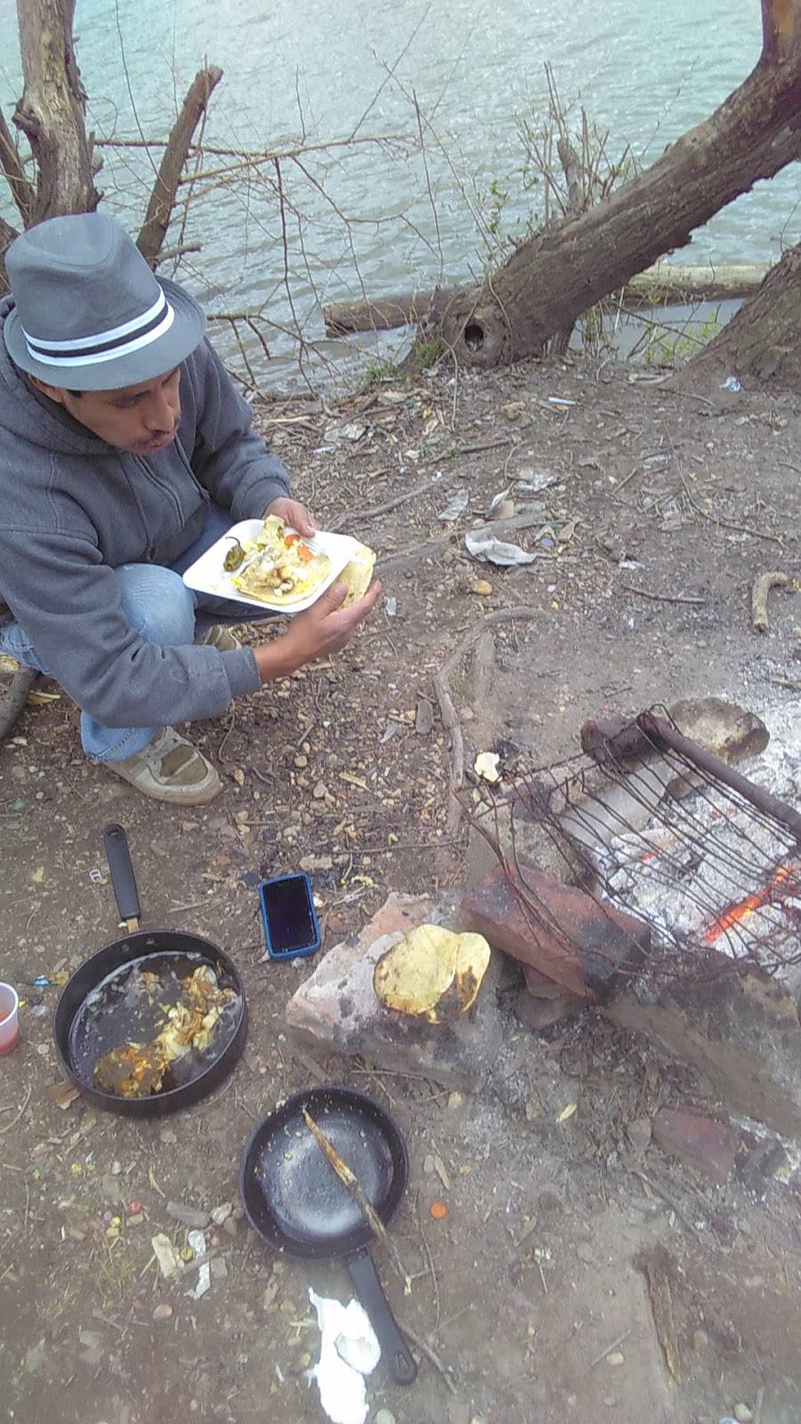 The Castle Restaurant | restaurant | Brooklyn Park, 3720 Potee St, Baltimore, MD 21225, USA | 4105392628 OR +1 410-539-2628