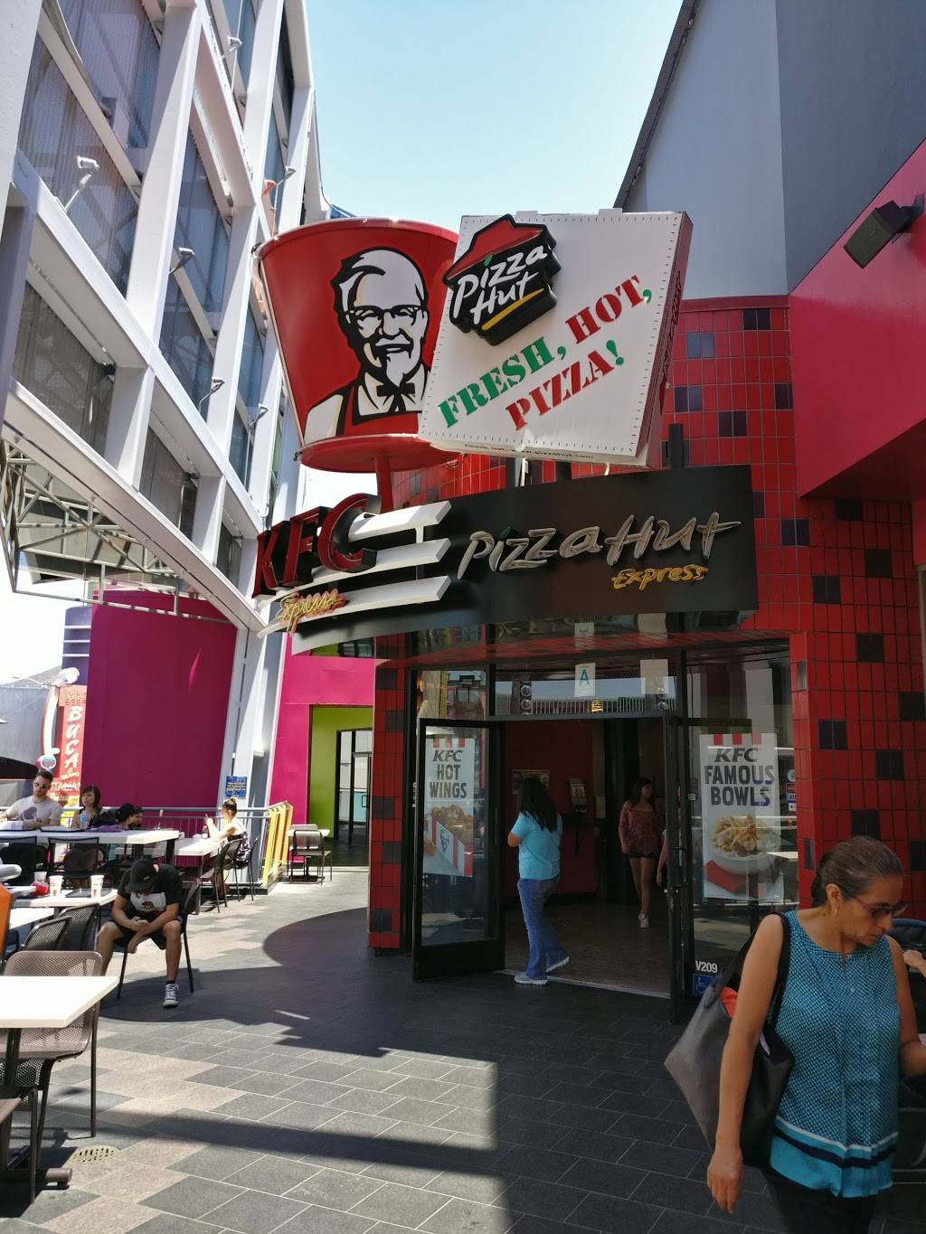 KFC | restaurant | 100 Universal City Plaza, Universal City, CA 91608, USA | 8189804532 OR +1 818-980-4532