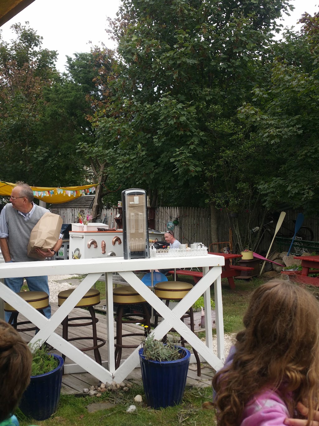 Three Sisters | restaurant | 443 Old Town Rd, New Shoreham, RI 02807, USA | 4014669661 OR +1 401-466-9661