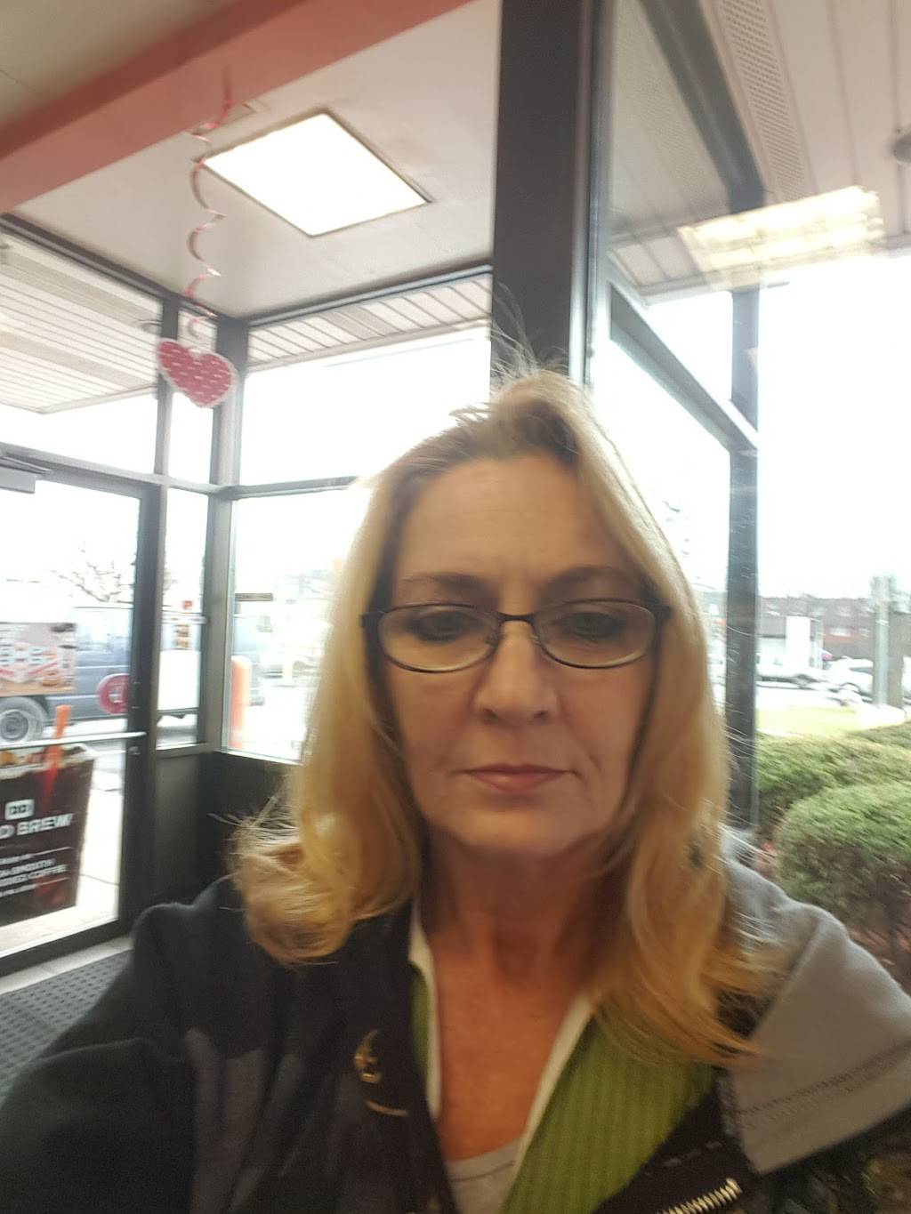 Dunkin | cafe | 330 W Oregon Ave, Philadelphia, PA 19148, USA | 2155517910 OR +1 215-551-7910