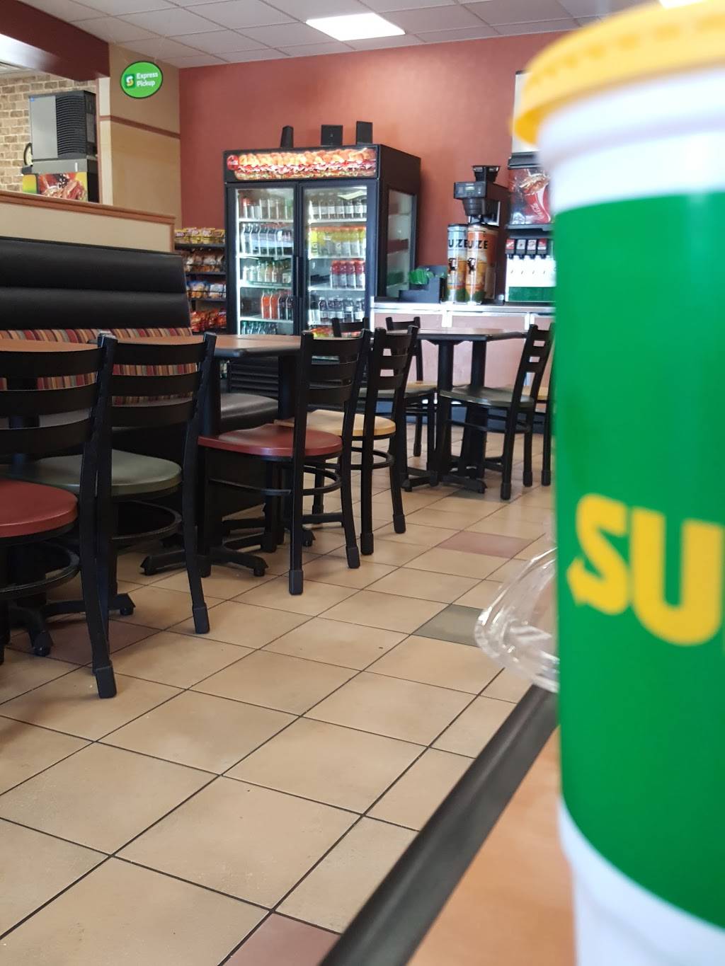 Subway | restaurant | 1715 W Walnut St, Jacksonville, IL 62650, USA | 2172457656 OR +1 217-245-7656