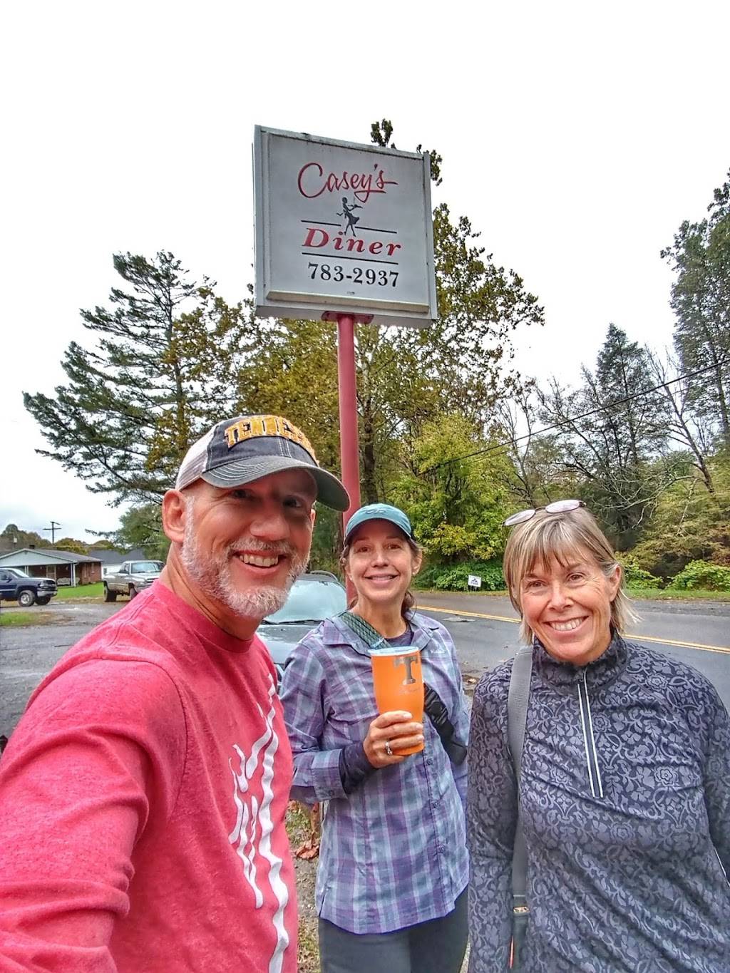 Caseys Diner | restaurant | 988 S Fork Rd, Marion, VA 24354, USA | 2767832937 OR +1 276-783-2937