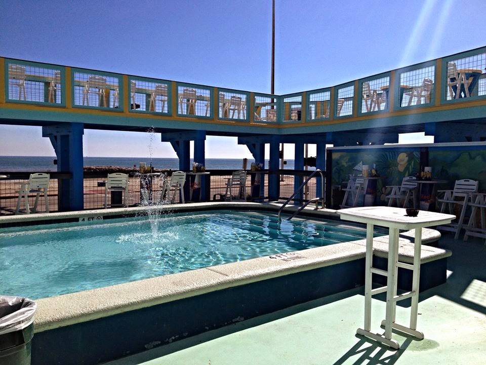 Float Pool & Patio Bar | restaurant | 2828 Seawall Blvd, Galveston, TX 77550, USA | 4097657946 OR +1 409-765-7946
