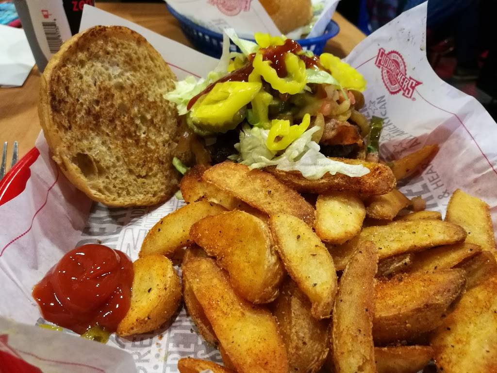 Fuddruckers | restaurant | 3848 McHenry Ave, Modesto, CA 95350, USA | 2093383833 OR +1 209-338-3833