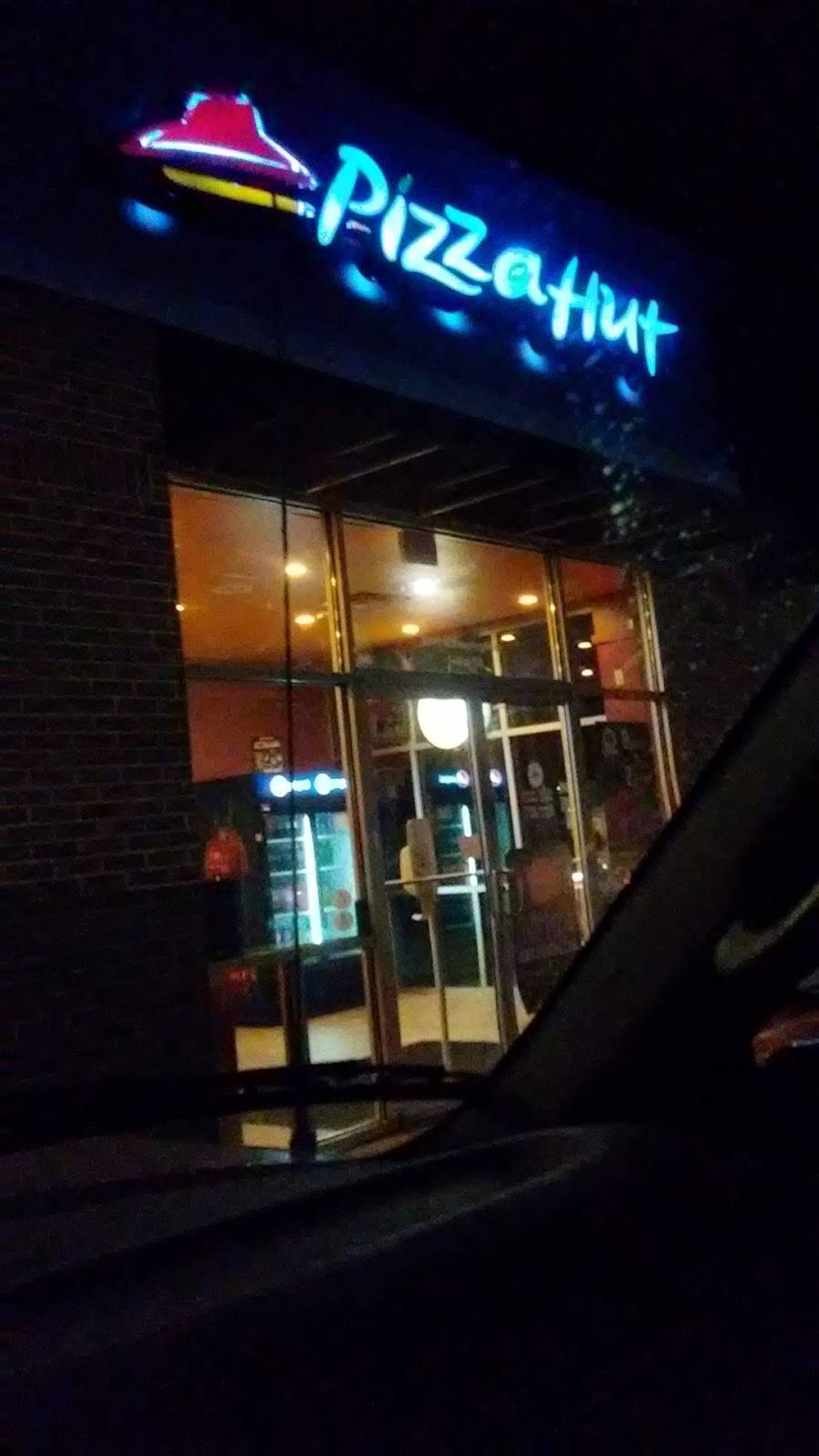 Pizza Hut | meal takeaway | 2711 W Kingshighway Suite 18, Paragould, AR 72450, USA | 8702400065 OR +1 870-240-0065