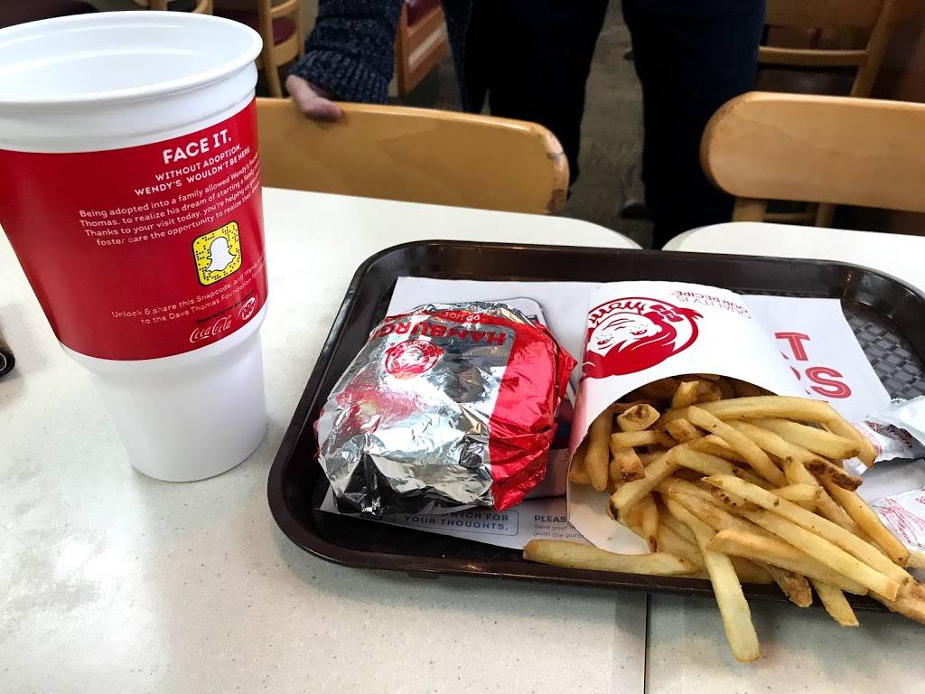 Wendys | restaurant | 320 Village Center Dr, Swedesboro, NJ 08085, USA | 8562410724 OR +1 856-241-0724