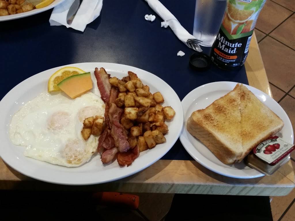 Daybreak | restaurant | 16715 Yonge St, Newmarket, ON L3X 1X4, Canada | 9058301600 OR +1 905-830-1600