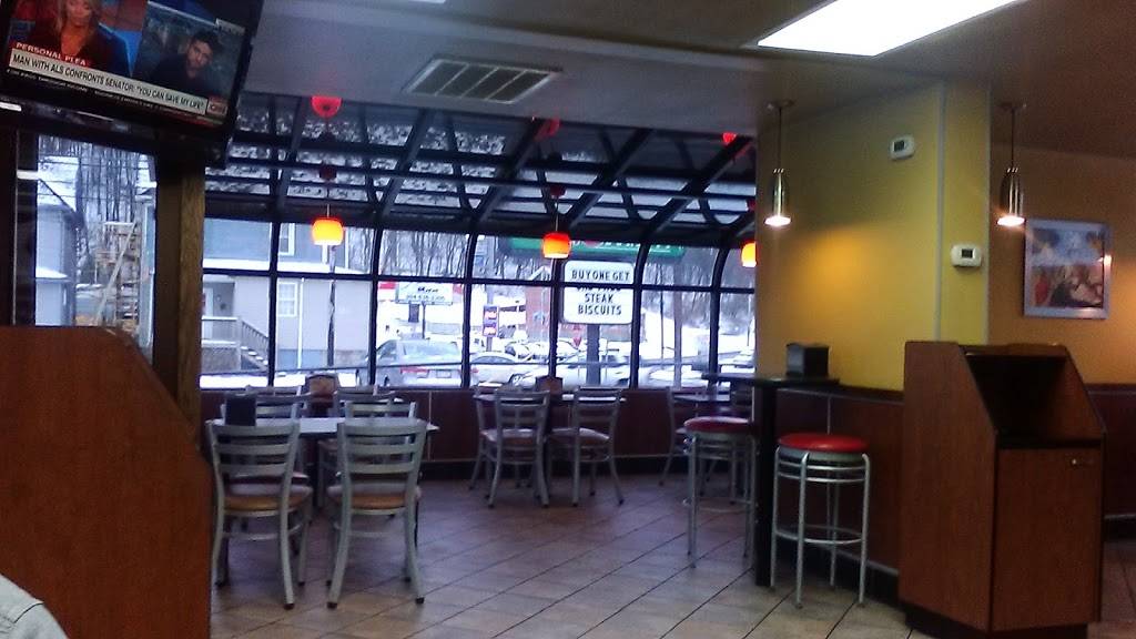 Hardees | restaurant | 27 Randolph Ave, Elkins, WV 26241, USA | 3046367127 OR +1 304-636-7127