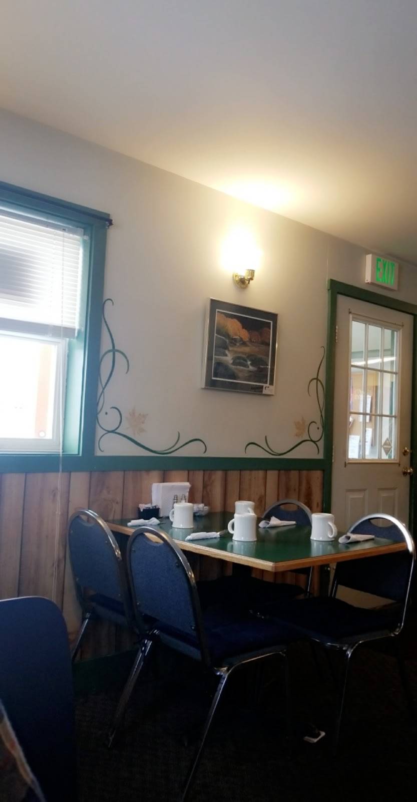 Papas Place | restaurant | 1948 VT-100, Eden, VT 05652, USA | 8026359319 OR +1 802-635-9319