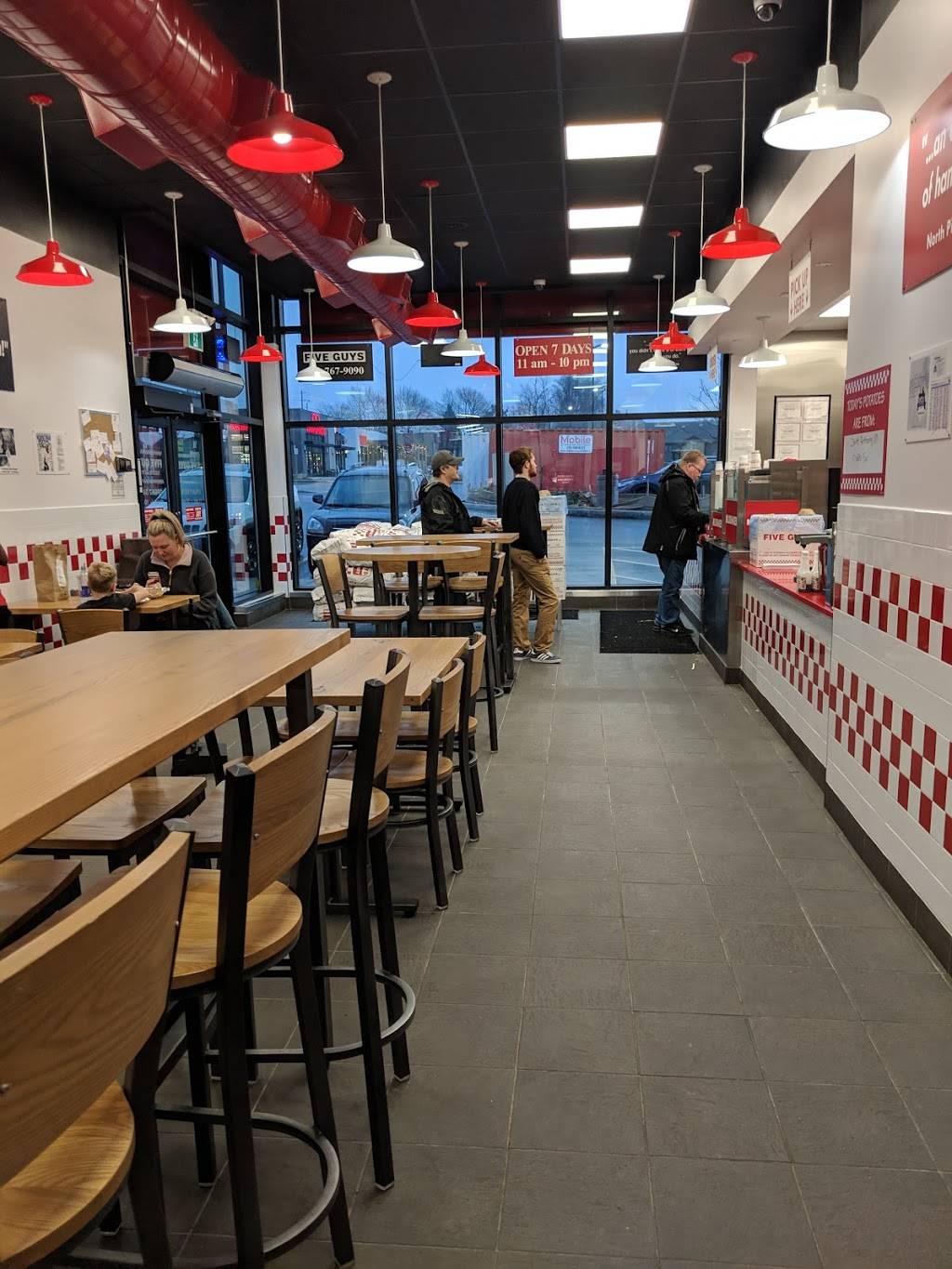 Five Guys | restaurant | 20 Clair Rd W, Guelph, ON N1L 0A8, Canada | 5197679090 OR +1 519-767-9090