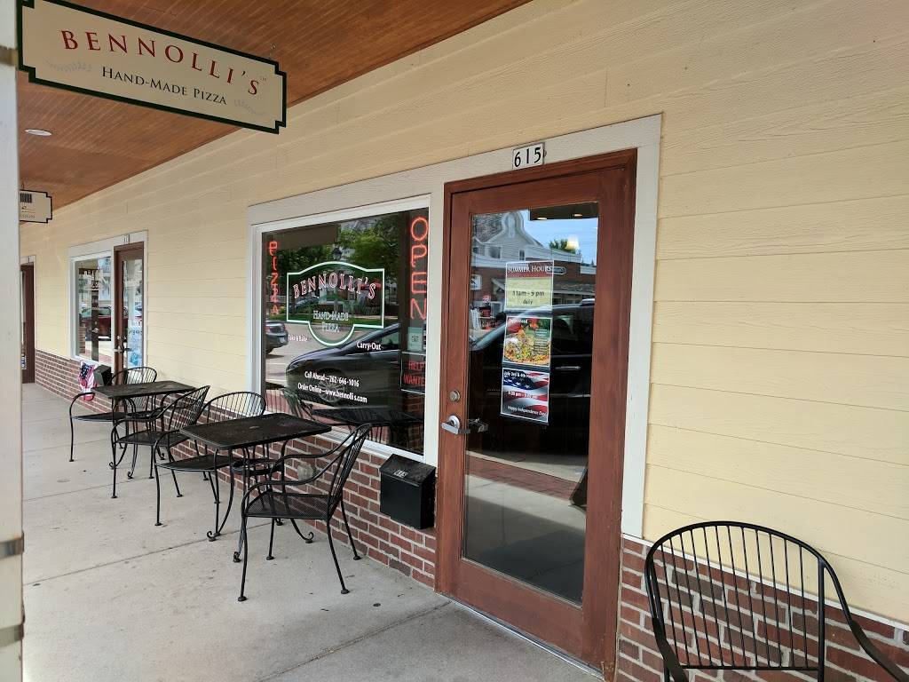 Bennollis Pizza | restaurant | 615 Main St, Delafield, WI 53018, USA | 2626461016 OR +1 262-646-1016