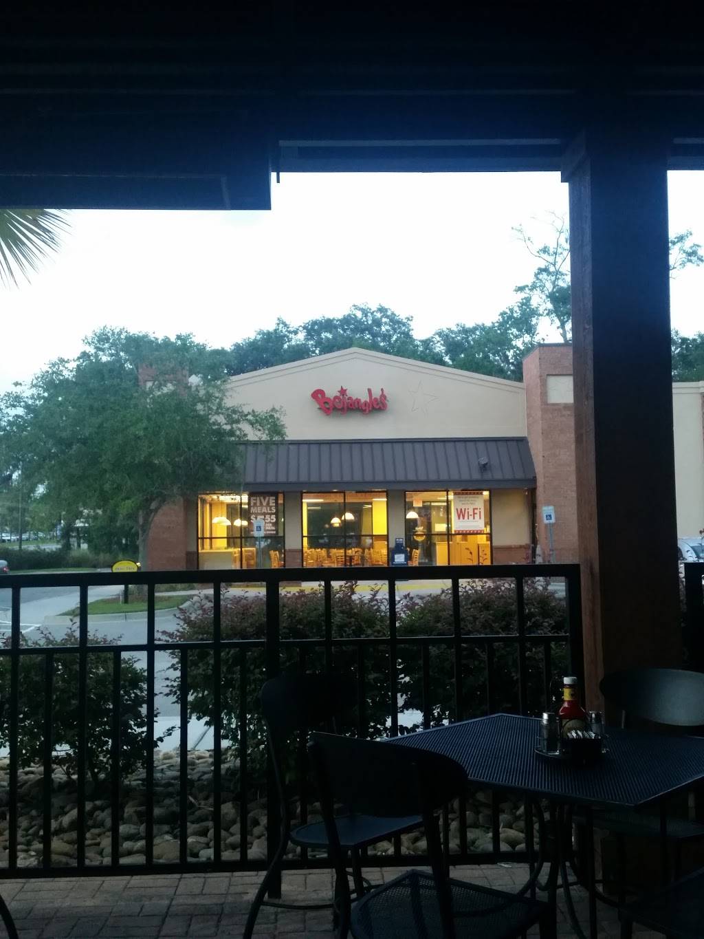 Bojangles Famous Chicken n Biscuits | restaurant | 109 Robert Smalls Pkwy, Beaufort, SC 29906, USA | 8433793002 OR +1 843-379-3002