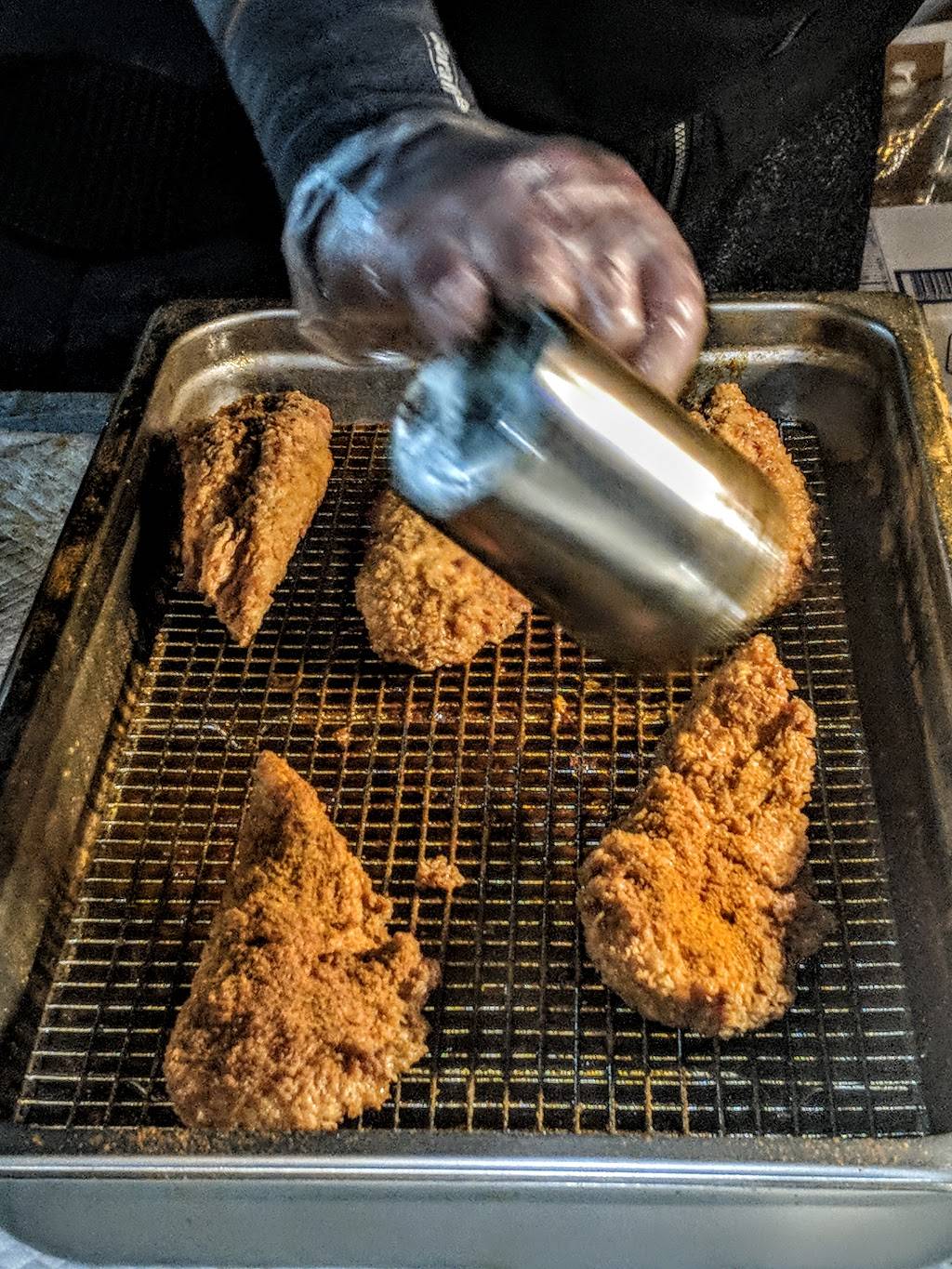 Raging Hot Chicken | restaurant | 5950 Laurel Canyon Blvd, North Hollywood, CA 91607, USA | 3232522144 OR +1 323-252-2144