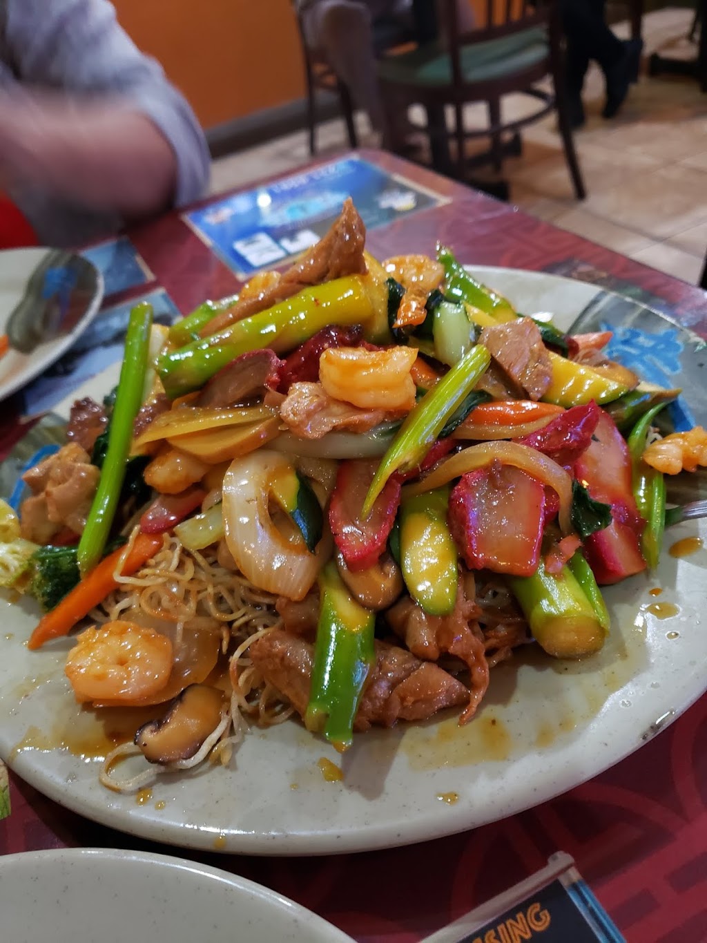 Lucky Chinese Restaurant | restaurant | 500 S 4th St, El Centro, CA 92243, USA | 7603527680 OR +1 760-352-7680