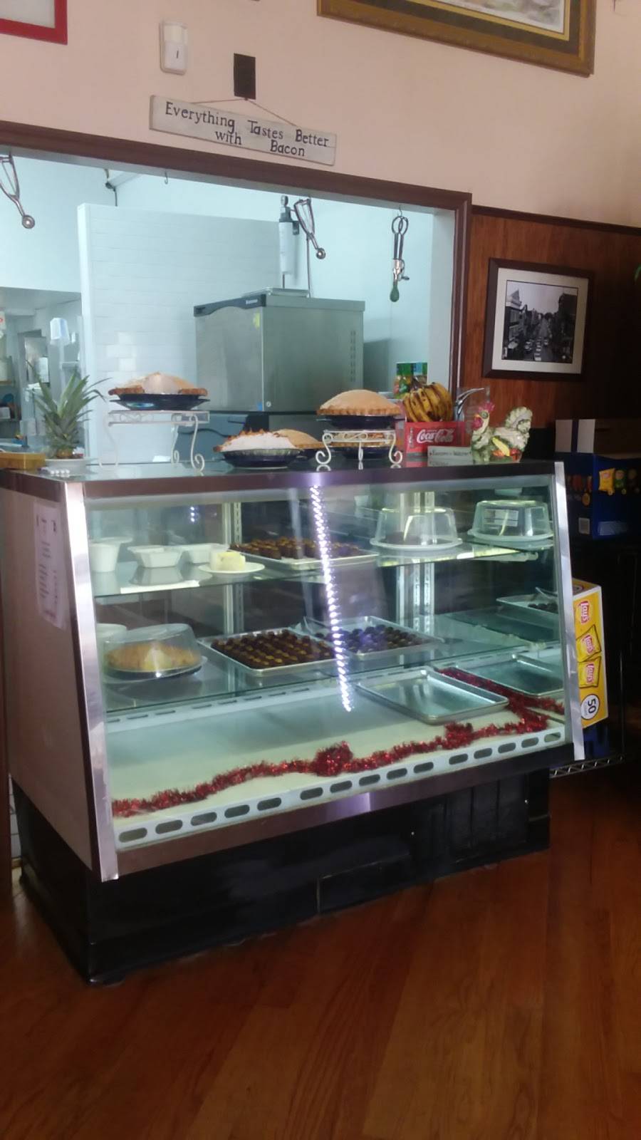 Hennings Restaurant | restaurant | 157 W Main St, Lebanon, KY 40033, USA | 2706926843 OR +1 270-692-6843